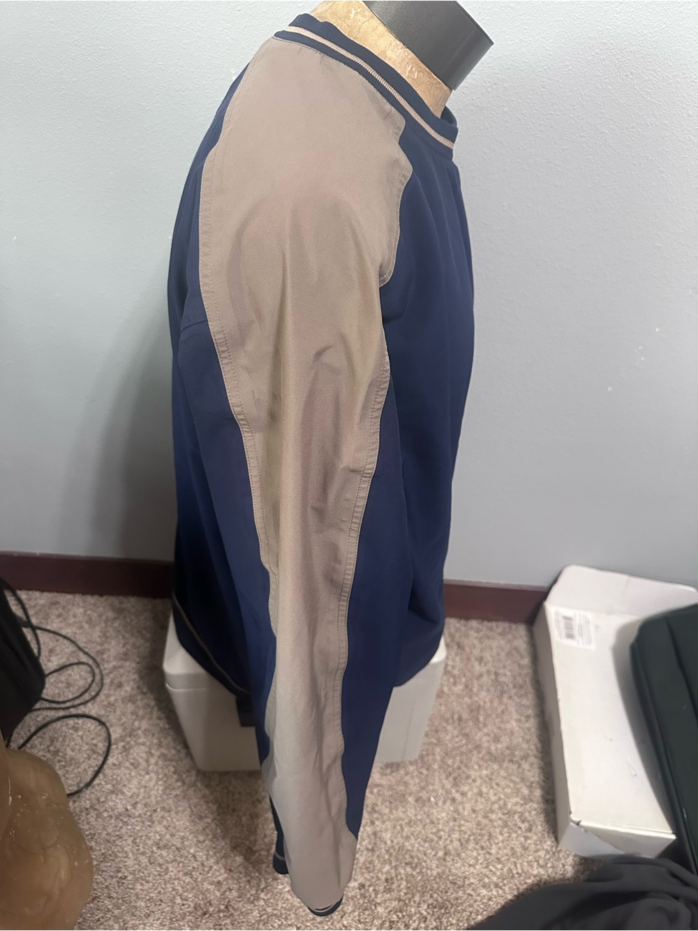 Nike Men's Navy and Taupe Pullover Windbreaker - Picture 4 of 5